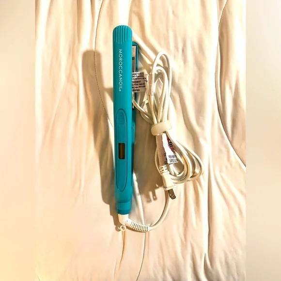 Moroccanoil Perfectly Polished Titanium Flat Iron - Picture 3 of 6